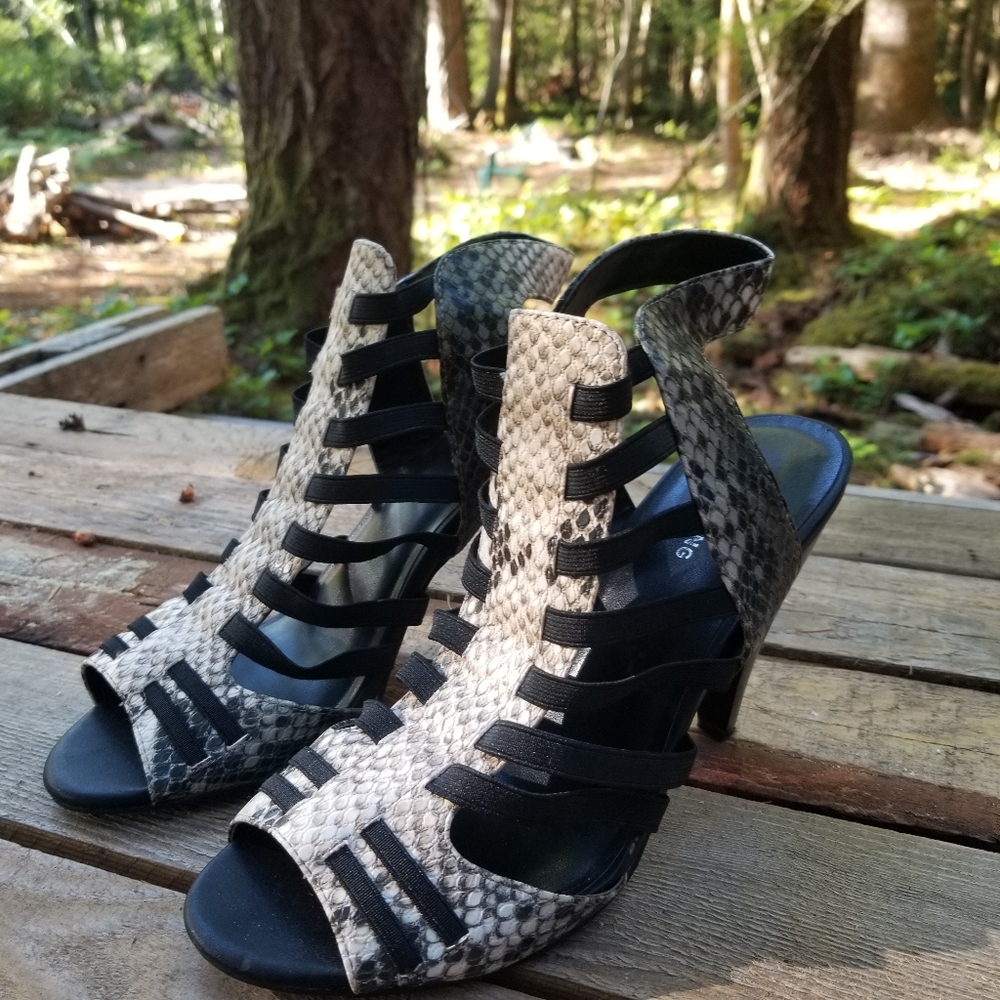Size 9 Snakeskin Open Toe High Heel Shoes Call It Spring Pattern White Black